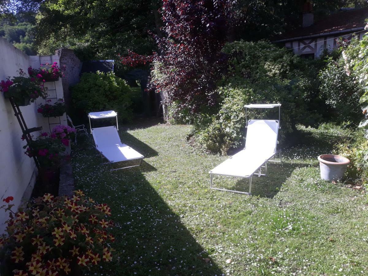 Gite Au Bord Du Lac Montville Exteriér fotografie